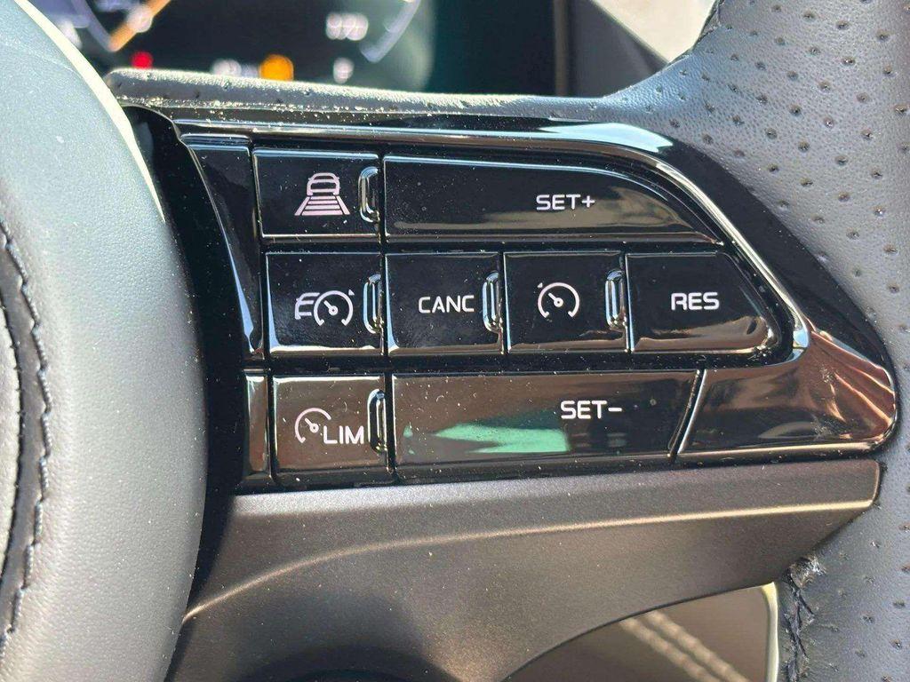 new 2025 Maserati Grecale car, priced at $84,845