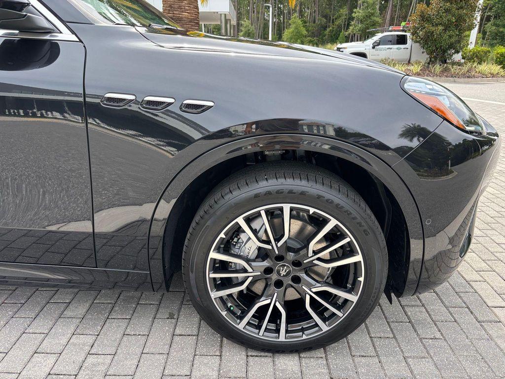new 2025 Maserati Grecale car, priced at $82,655