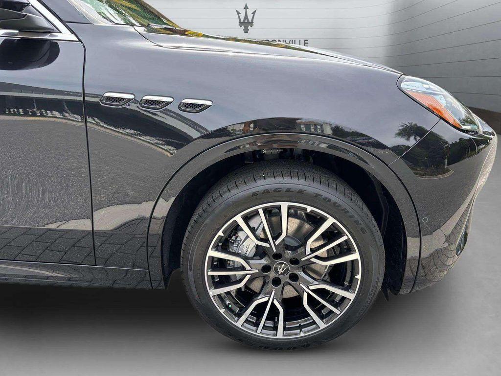 new 2025 Maserati Grecale car, priced at $82,655