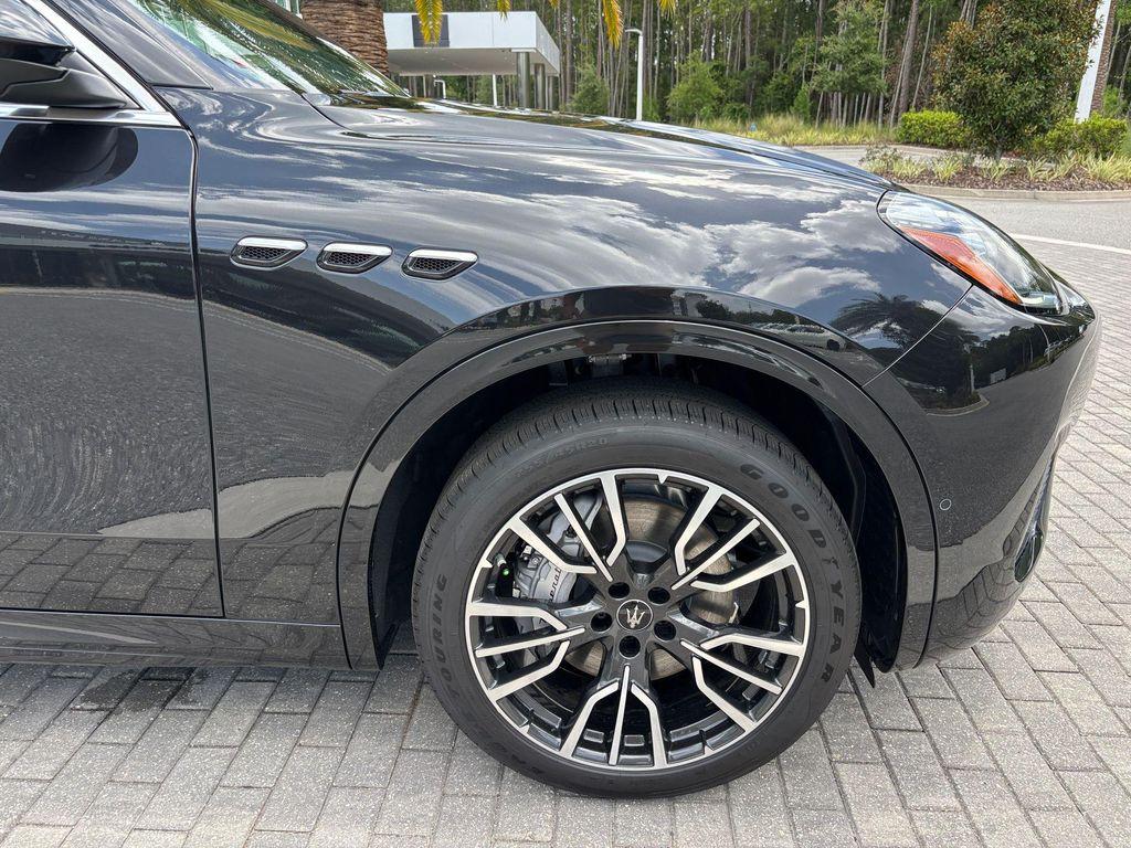 new 2025 Maserati Grecale car, priced at $82,655