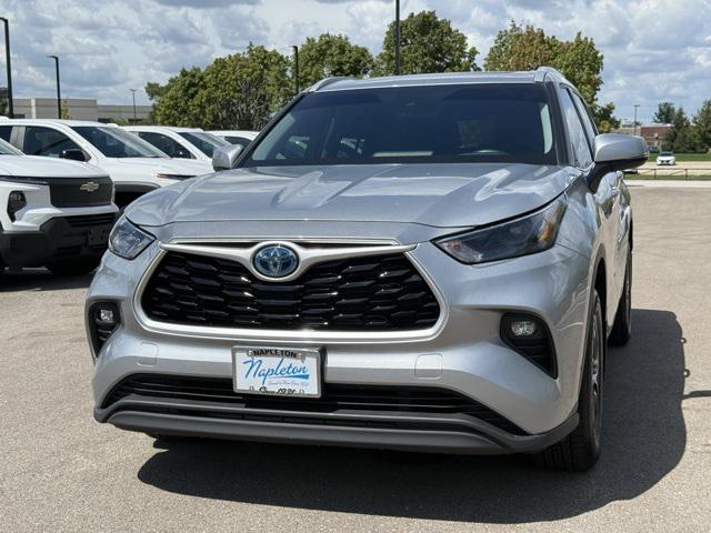 used 2022 Toyota Highlander Hybrid car, priced at $33,000