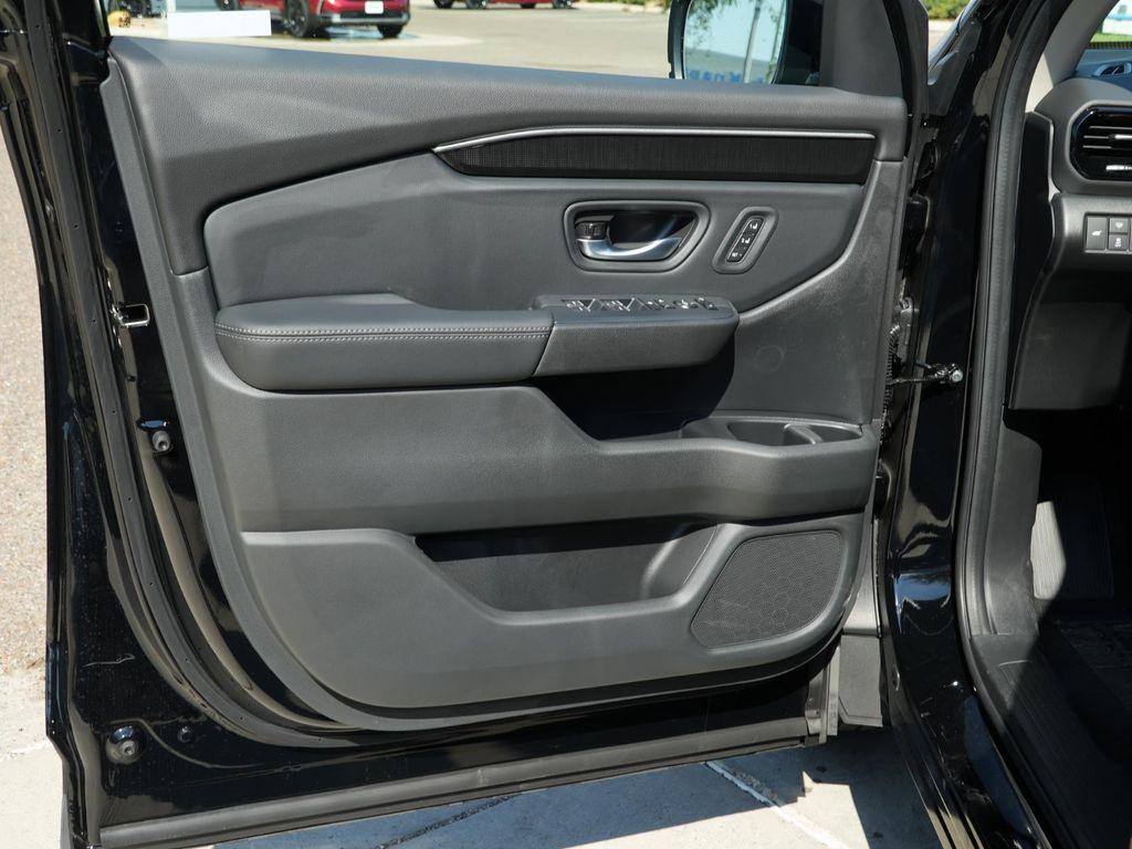 new 2025 Honda Pilot car, priced at $52,894