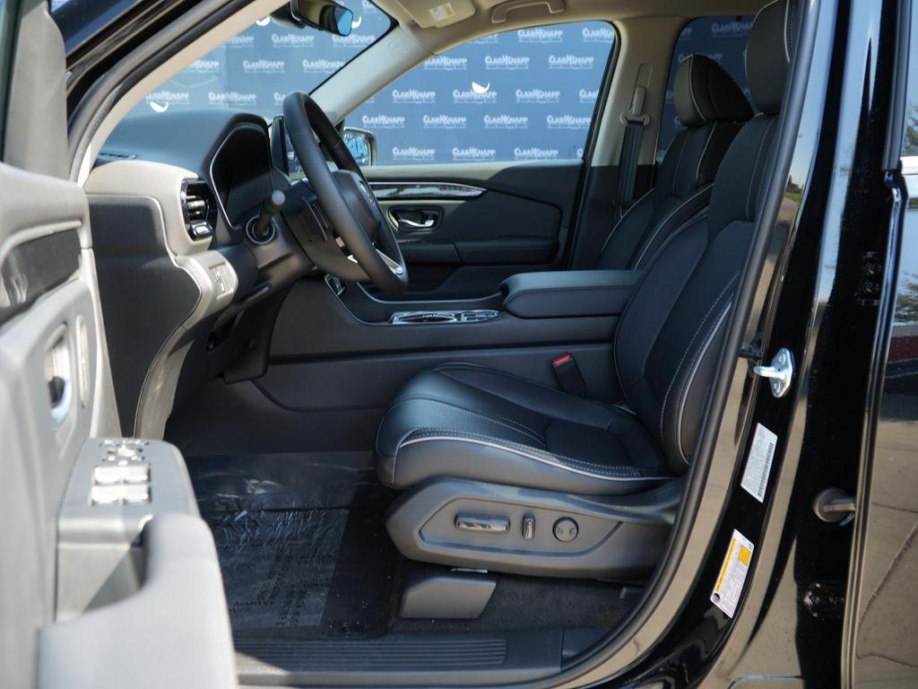 new 2025 Honda Pilot car, priced at $52,894