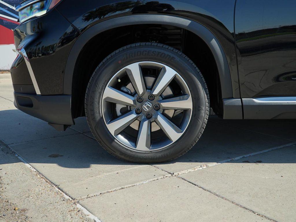 new 2025 Honda Pilot car, priced at $52,894