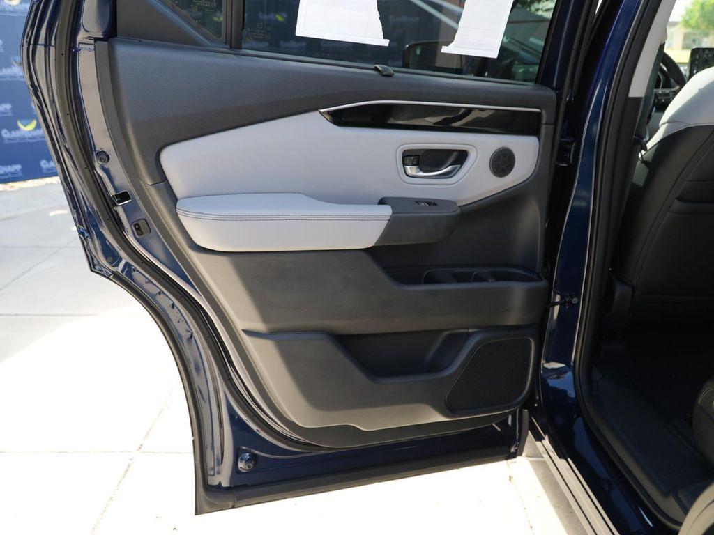new 2025 Honda Pilot car, priced at $51,405