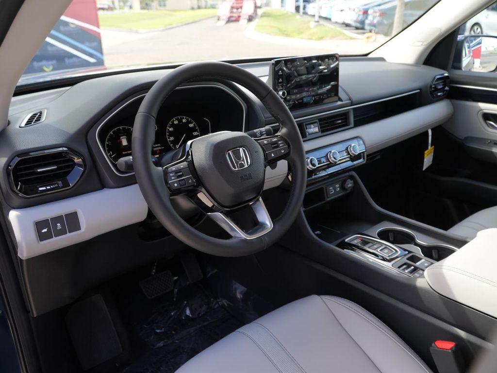 new 2025 Honda Pilot car, priced at $51,405