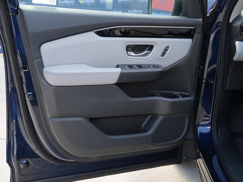 new 2025 Honda Pilot car, priced at $51,405