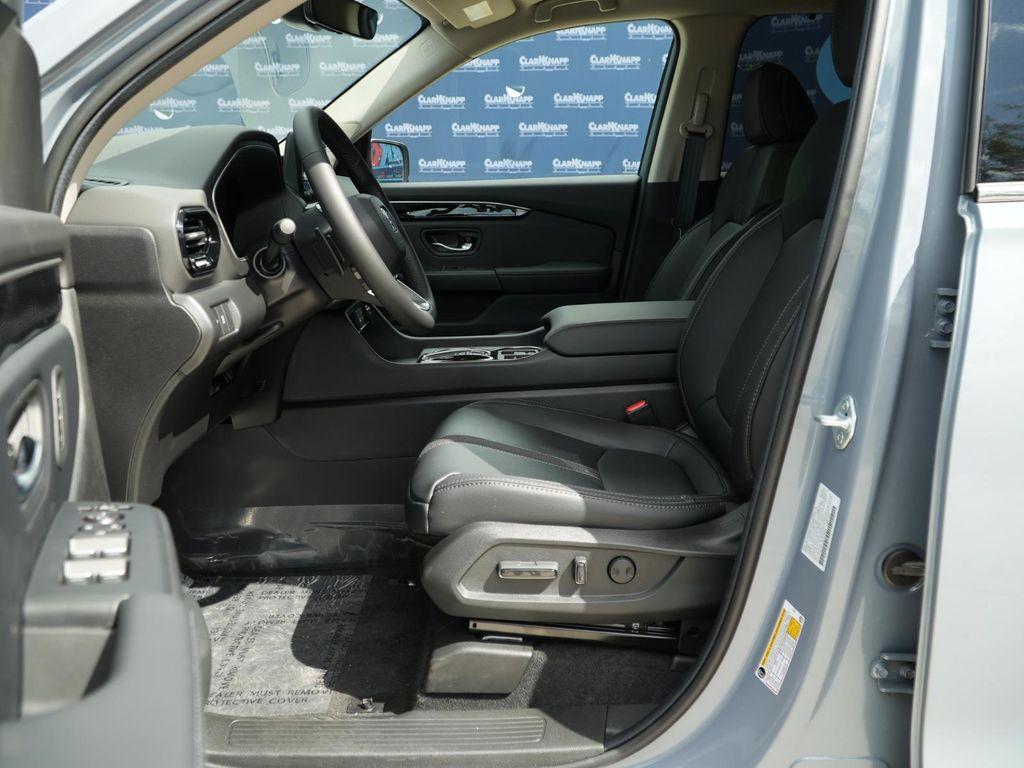 new 2025 Honda Pilot car, priced at $51,342