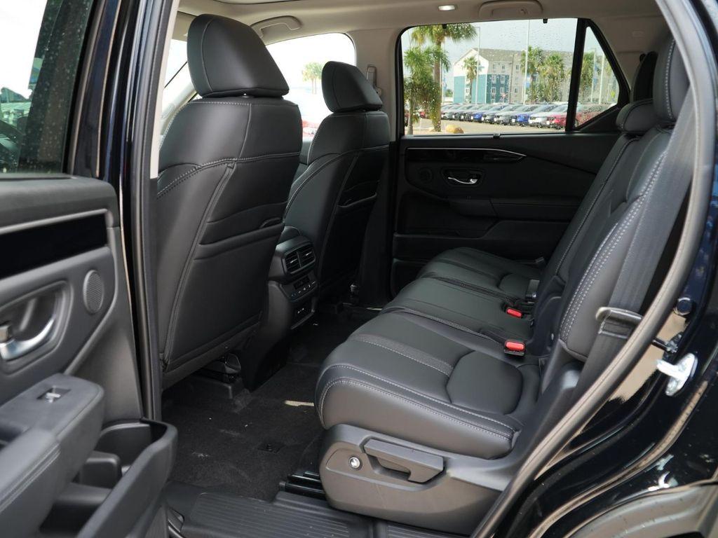 new 2025 Honda Pilot car, priced at $47,035