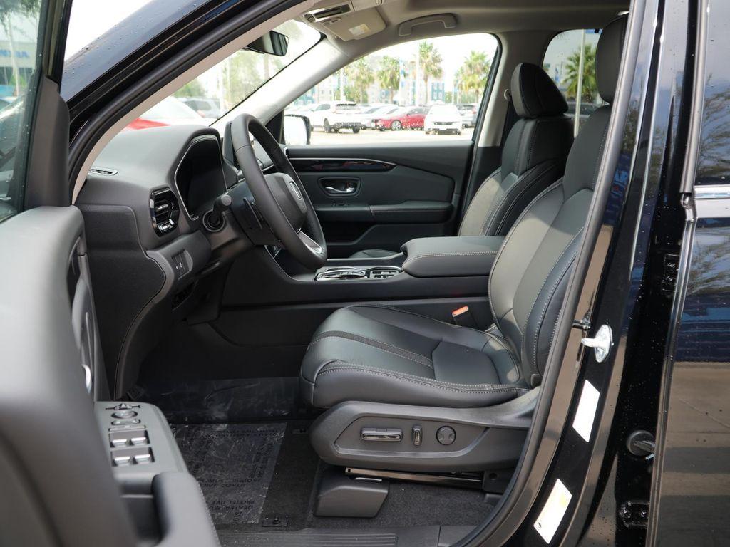 new 2025 Honda Pilot car, priced at $47,035