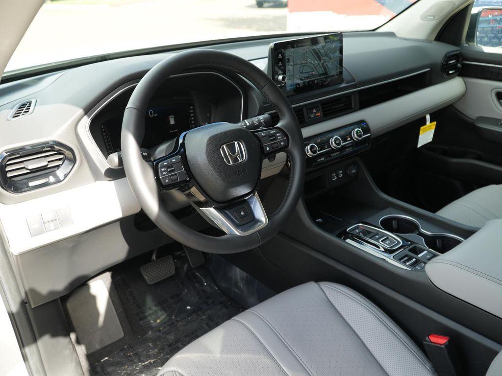 new 2025 Honda Pilot car, priced at $54,087