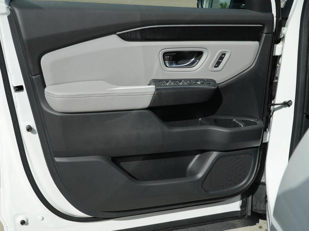 new 2025 Honda Pilot car, priced at $54,087