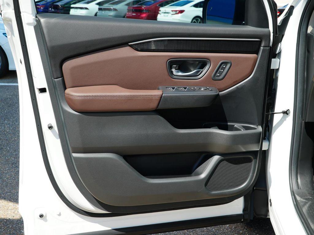 used 2025 Honda Pilot car, priced at $53,995