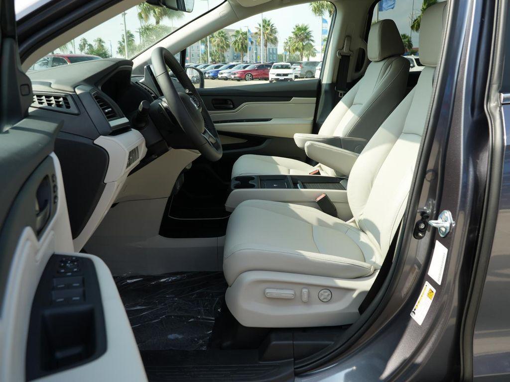 new 2026 Honda Odyssey car, priced at $43,090
