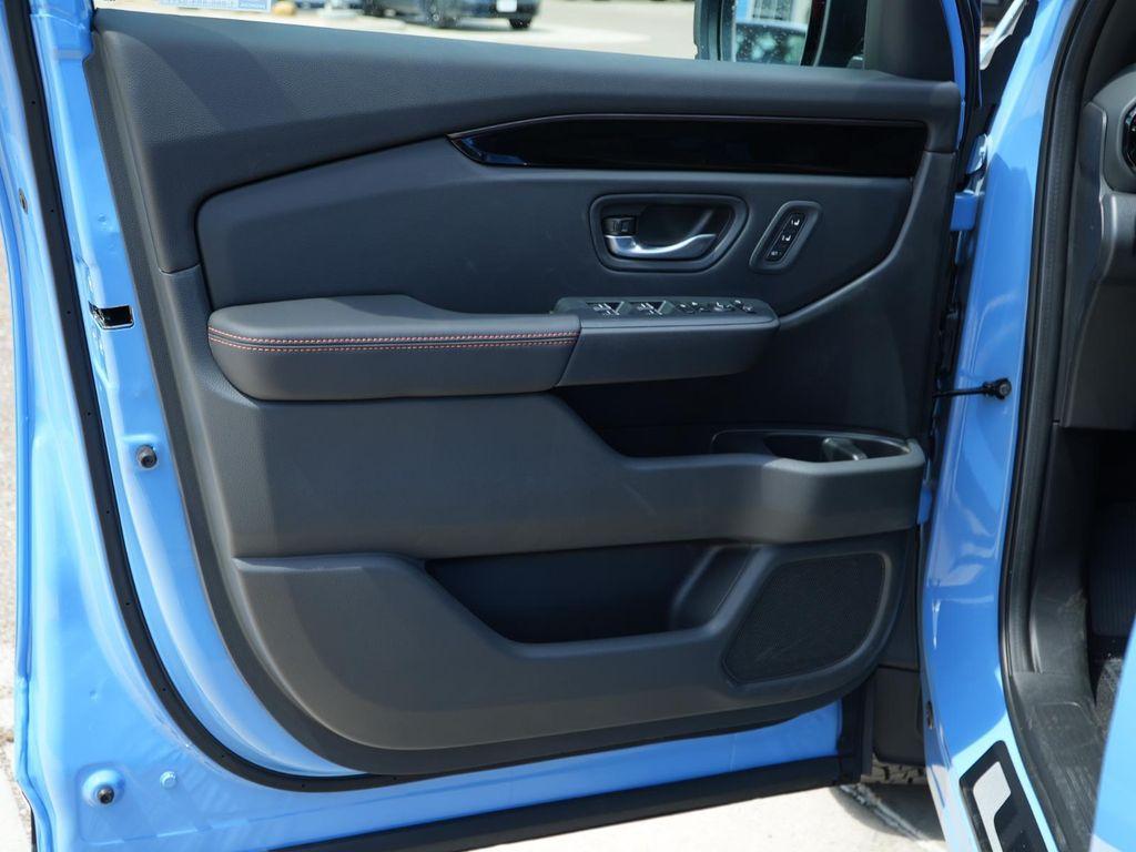 new 2025 Honda Pilot car, priced at $50,275