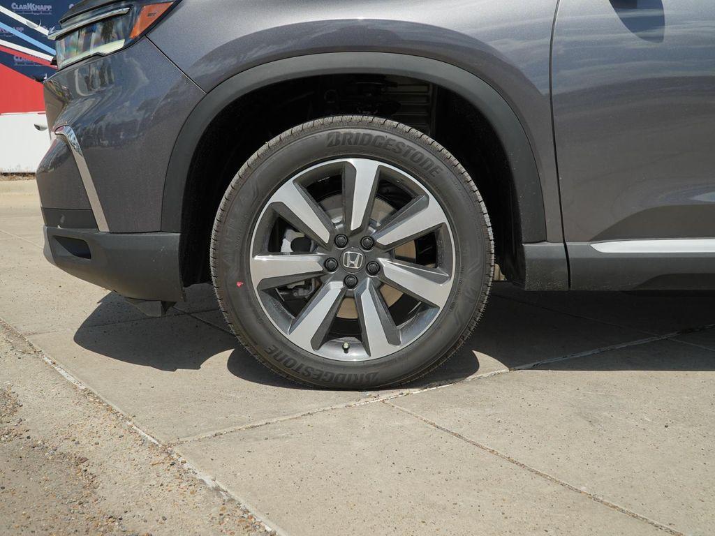 new 2025 Honda Pilot car, priced at $49,562