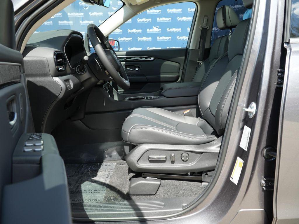 new 2025 Honda Pilot car, priced at $49,562