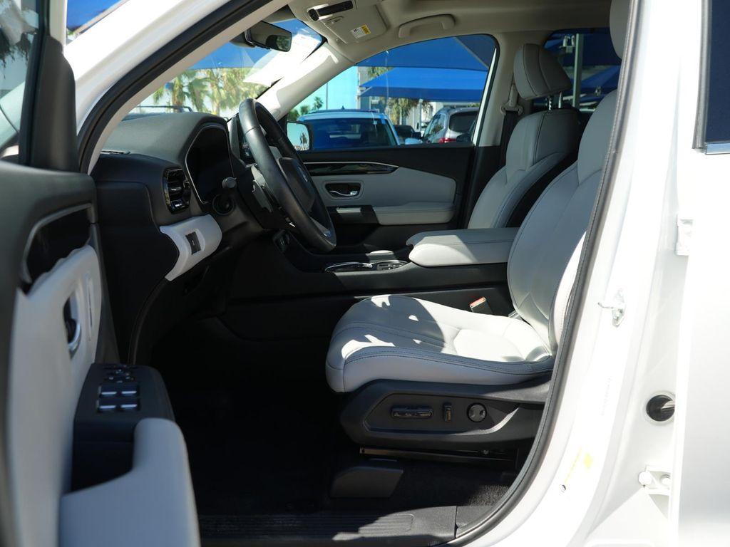 used 2023 Honda Pilot car, priced at $39,709