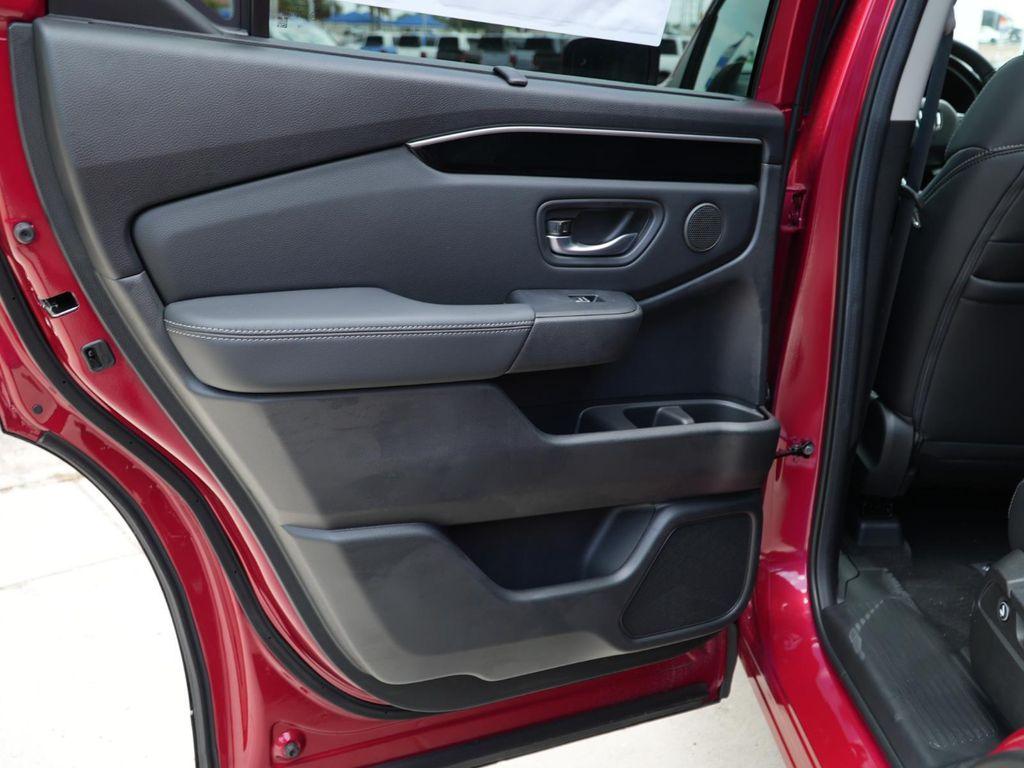 new 2025 Honda Pilot car, priced at $51,605