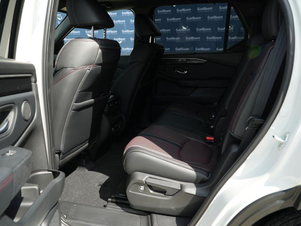 new 2025 Honda Pilot car, priced at $54,834
