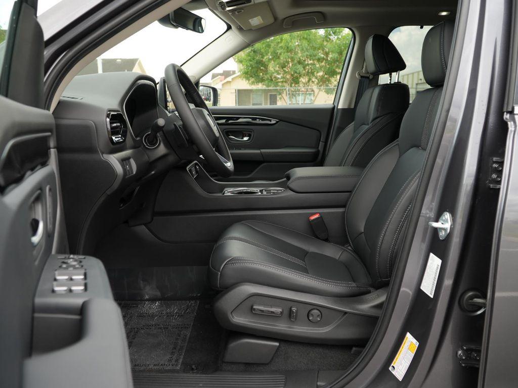 new 2025 Honda Pilot car, priced at $50,270