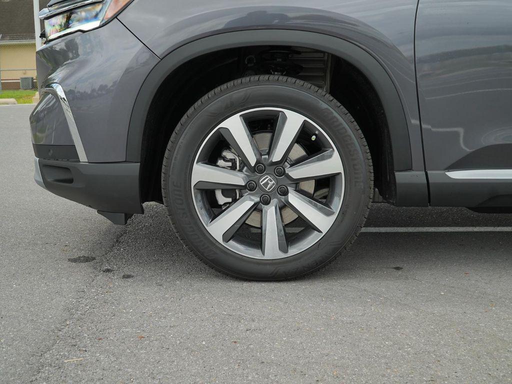 new 2025 Honda Pilot car, priced at $50,270