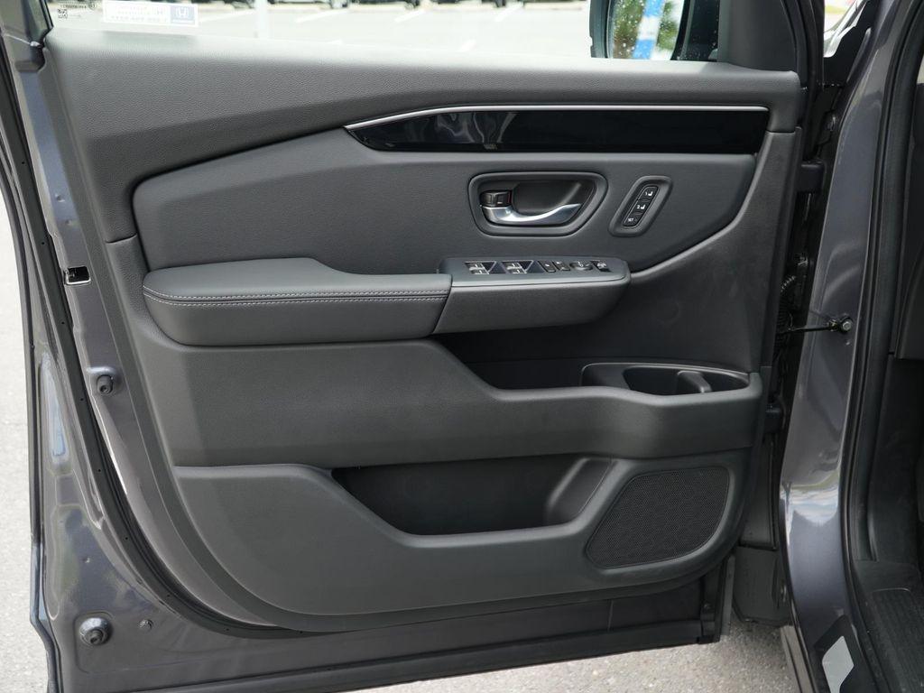 new 2025 Honda Pilot car, priced at $50,270