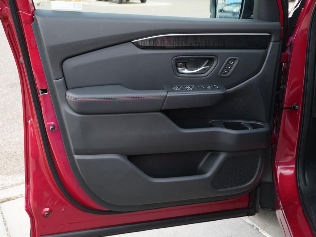 new 2025 Honda Pilot car, priced at $54,834