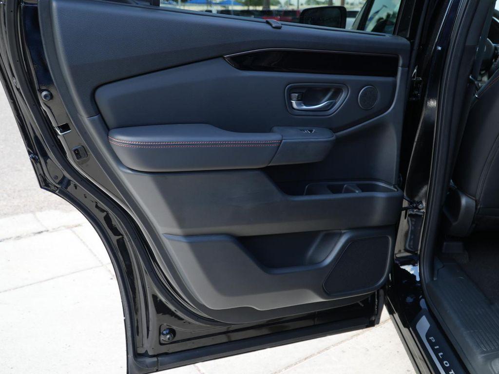 new 2025 Honda Pilot car, priced at $49,320