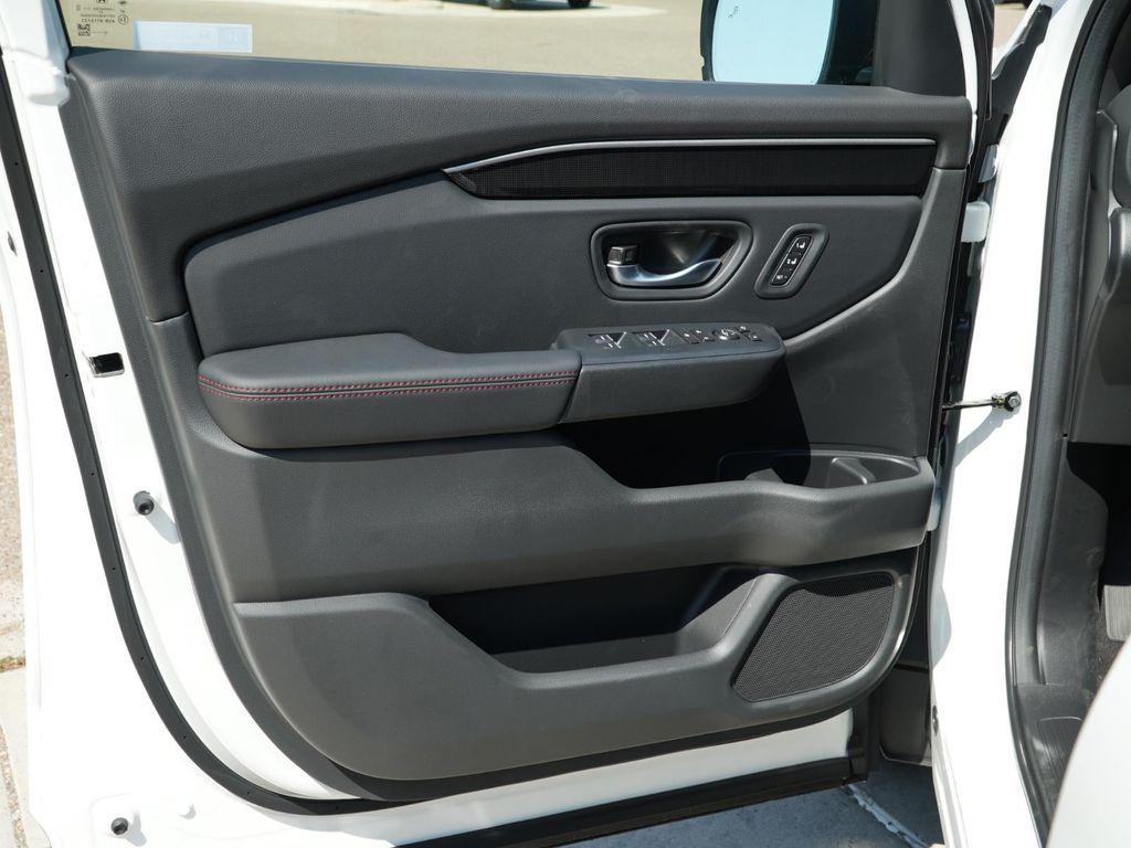 new 2025 Honda Pilot car, priced at $56,530