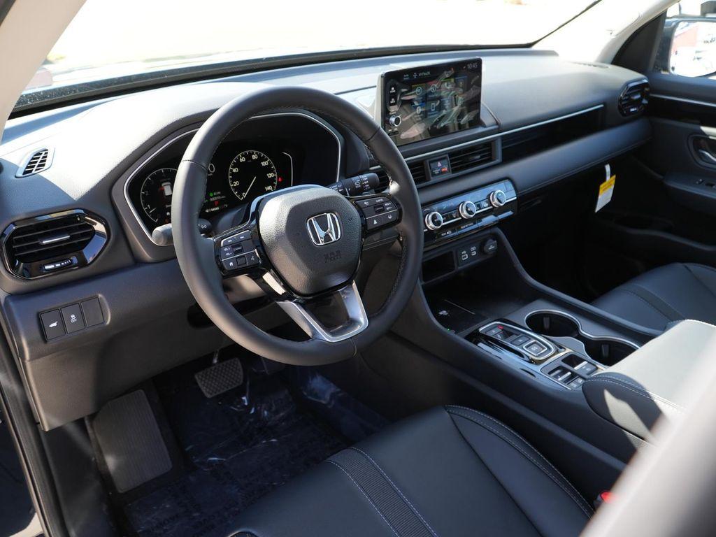 new 2025 Honda Pilot car, priced at $49,675