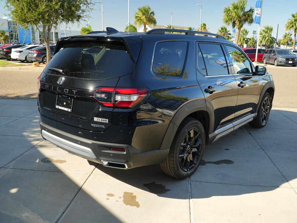new 2025 Honda Pilot car, priced at $49,675