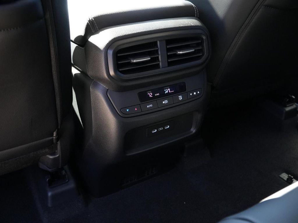 new 2025 Honda Pilot car, priced at $49,675