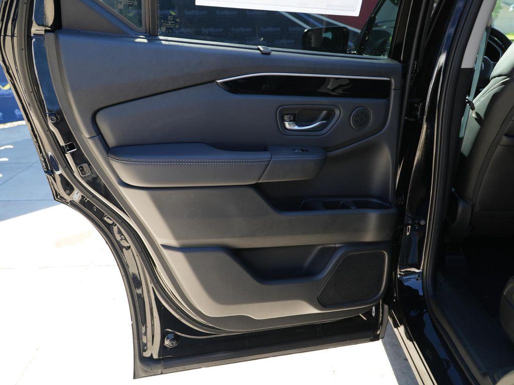 new 2025 Honda Pilot car, priced at $49,675