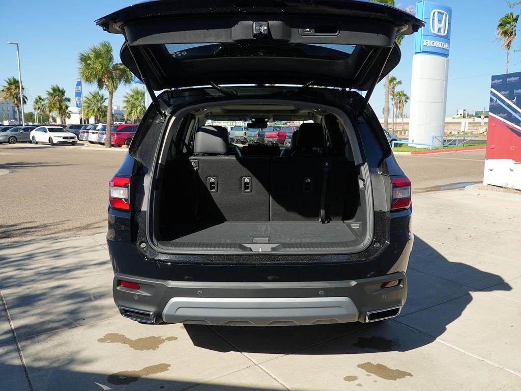 new 2025 Honda Pilot car, priced at $49,675