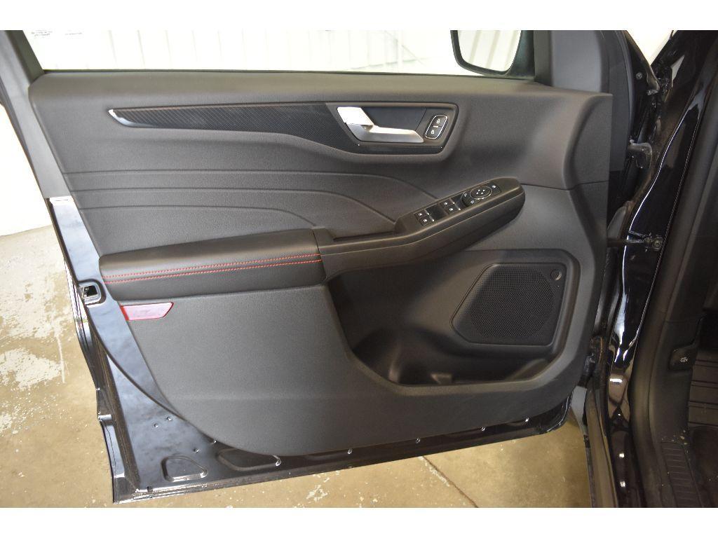 new 2025 Ford Escape car, priced at $32,800