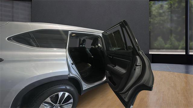 used 2022 Toyota Highlander car, priced at $34,595