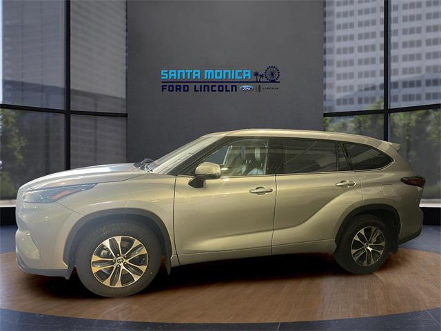 used 2022 Toyota Highlander car, priced at $34,595