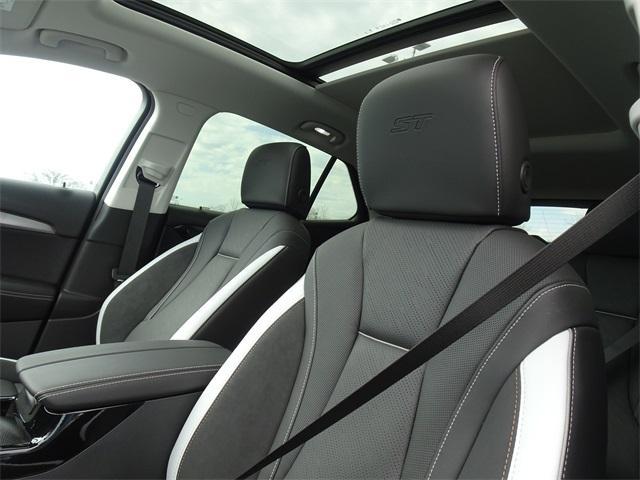 new 2025 Buick Envision car, priced at $41,661