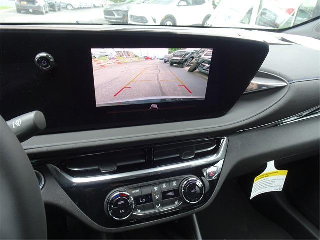 new 2025 Buick Envista car, priced at $29,325