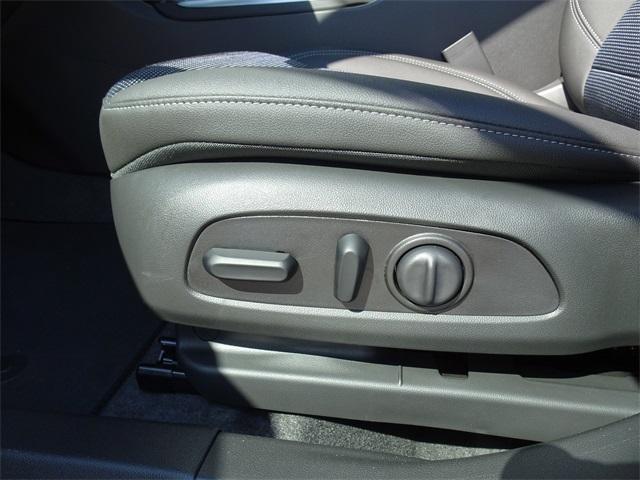 new 2025 Buick Envista car, priced at $24,006