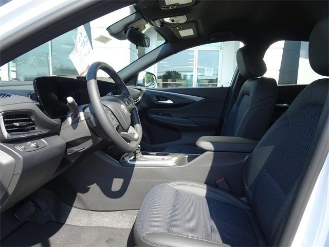 new 2025 Buick Envista car, priced at $23,339
