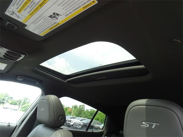 new 2025 Buick Envista car, priced at $29,103