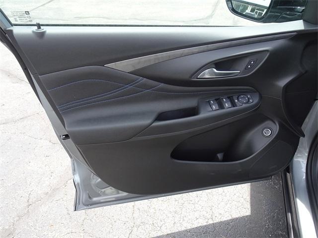 new 2025 Buick Envista car, priced at $29,103