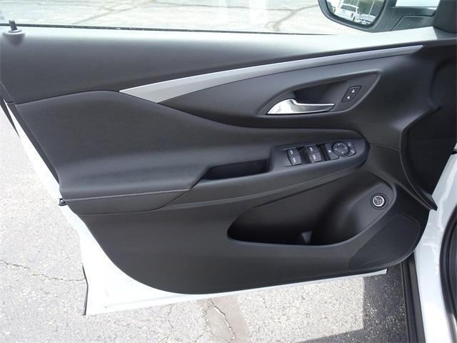 new 2025 Buick Envista car, priced at $26,506