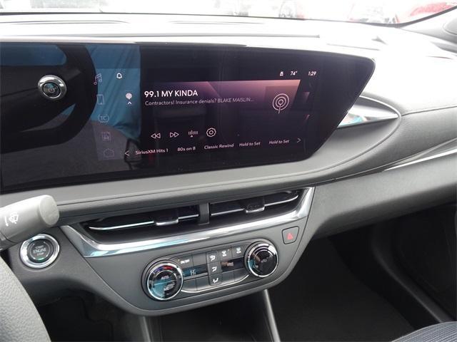 new 2025 Buick Envista car, priced at $25,055
