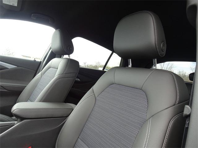 new 2025 Buick Envista car, priced at $25,055