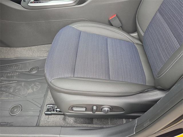 new 2025 Buick Envista car, priced at $23,405