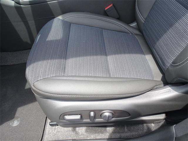 new 2025 Buick Envista car, priced at $25,264