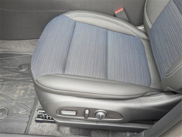 new 2025 Buick Envista car, priced at $23,405